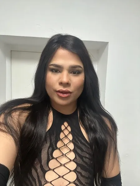 Sex Bomba TS Laysa mit einem „Lustinstrument“ von 17 x 5 cm 🍆 – Trans Escort Berlin