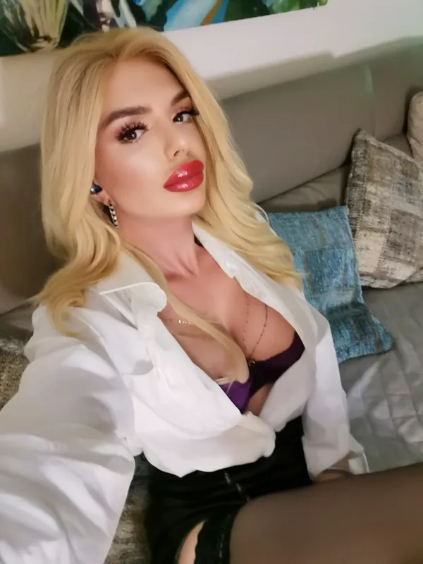 TRANS CHRISTINA SUPER HEISS - Nur für kurze Zeit in Hamburg – Trans Escort Hamburg