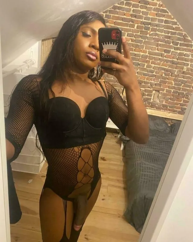 Yesenia11 – Trans Escort Saarbrücken