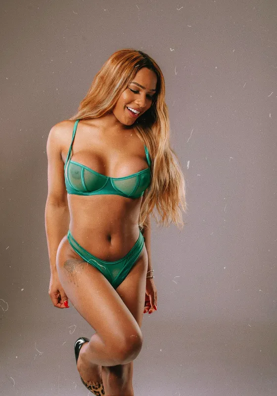TS Kenny XXL – Trans Escort Berlin
