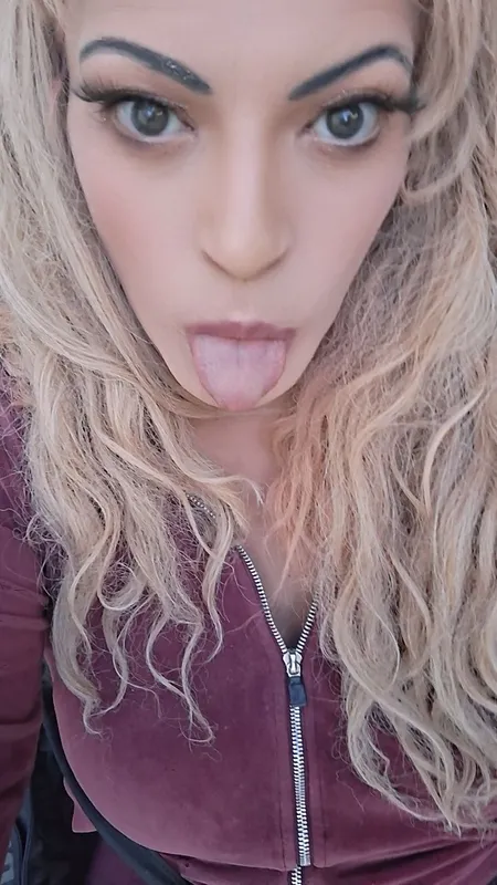 Mia mikita blow massage sexy verückt nur passiv – Trans Escort Stuttgart