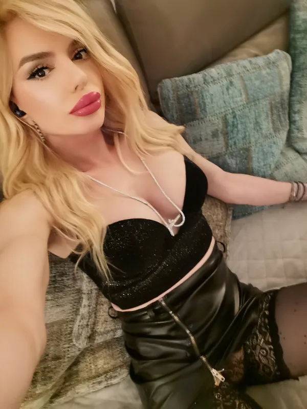 TRANS CHRISTINA SUPER HEISS - Nur für kurze Zeit in Hamburg – Trans Escort Hamburg