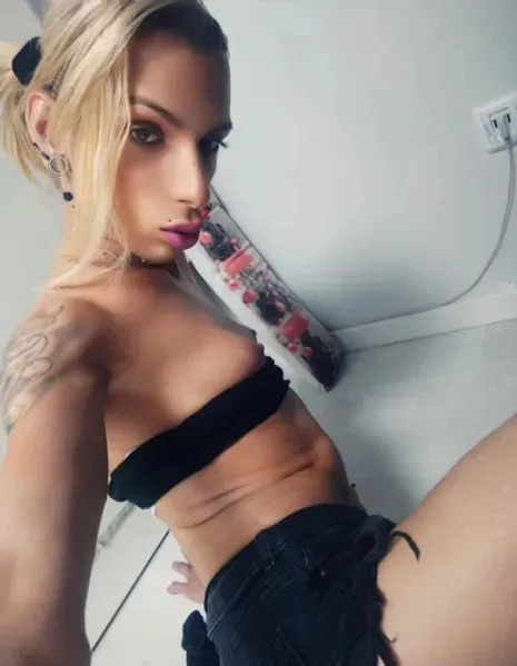 SLIM 💖 FEMININNEN 💖 SHEMALE 😘😍 – Trans Escort Berlin