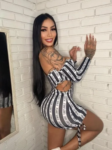 TS Larissa 22x6cm Original Bilder – Trans Escort München