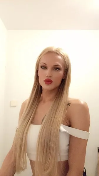 TS Deniza Ferari Lass Dich von ihrer Lust und Leidenschaft verzauber – Trans Escort Troisdorf