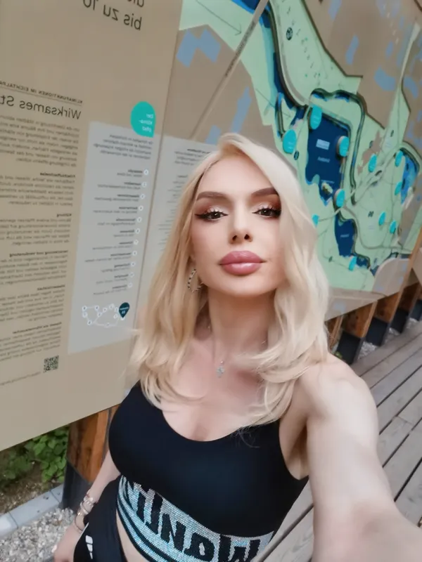 TRANS CHRISTINA SUPER HEISS - Nur für kurze Zeit in Hamburg – Trans Escort Hamburg