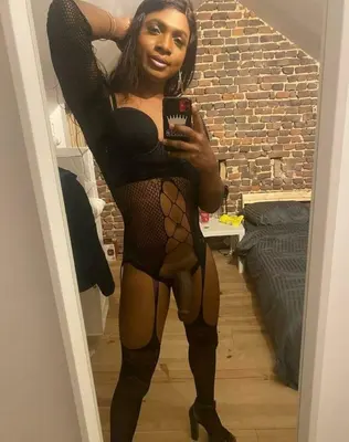 Yesenia11 – Trans Escort Saarbrücken