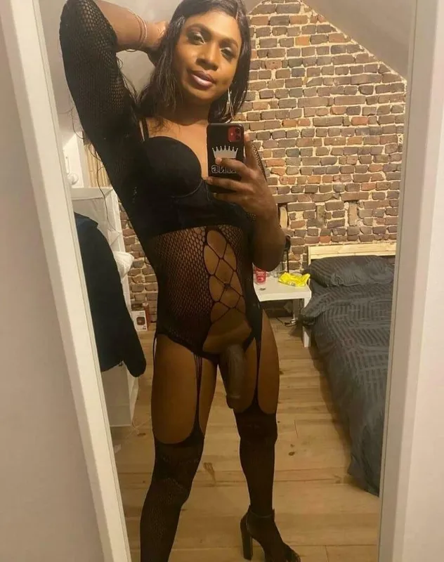 Yesenia11 – Trans Escort Saarbrücken